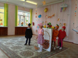 Праздник осени.Музыкальный руководитель Высоцкая Н.В. и воспитатель Кузина В.Н.                                                  