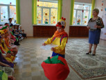 Праздник осени.Музыкальный руководитель Высоцкая Н.В. и воспитатель Кузина В.Н.                                                  