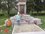 УЧАСТИЕ ВО ВСЕРОССИЙСКИХ АКЦИЯХ "ФЛАГИ ПОБЕДЫ", «ОКНА ПОБЕДЫ» и "ВОЗЛОЖЕНИЕ ЦВЕТОВ К ПАМЯТНИКАМ И МЕМОРИАЛАМ"