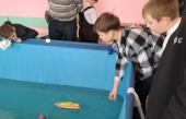 Мастер-класс по запуску моделей кораблей в бассейне для учащихся школы №8