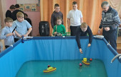 мастер-класс по запуску моделей кораблей в бассейне для учащихся школы №1
