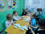 мастер-класс по изготовлению авиамоделей для команды школы № 18