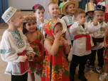 Хоровод мира в группе "Рябинка"
