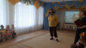 Первый Спас — на воде стоят; второй Спас — яблоки едят; третий Спас — на зелёных горах холсты продают