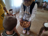 Первый Спас — на воде стоят; второй Спас — яблоки едят; третий Спас — на зелёных горах холсты продают
