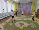Упражнения с обручем