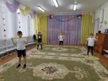 Упражнения с обручем