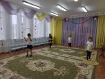 Упражнения с обручем