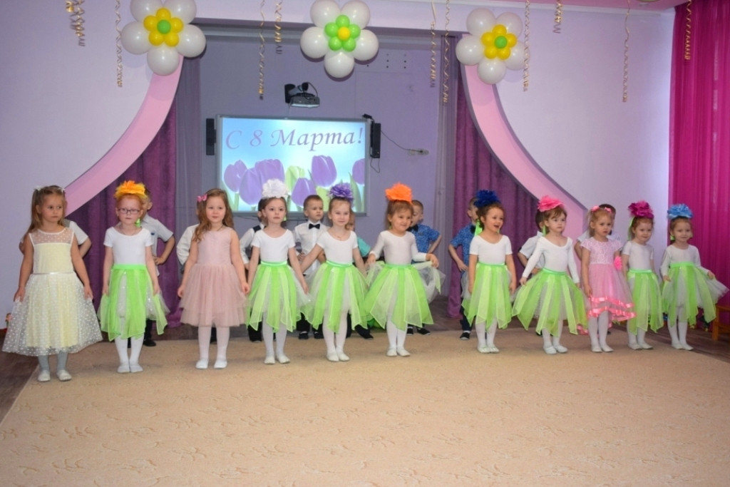 Утренник 8 Марта "Конфетное дерево"