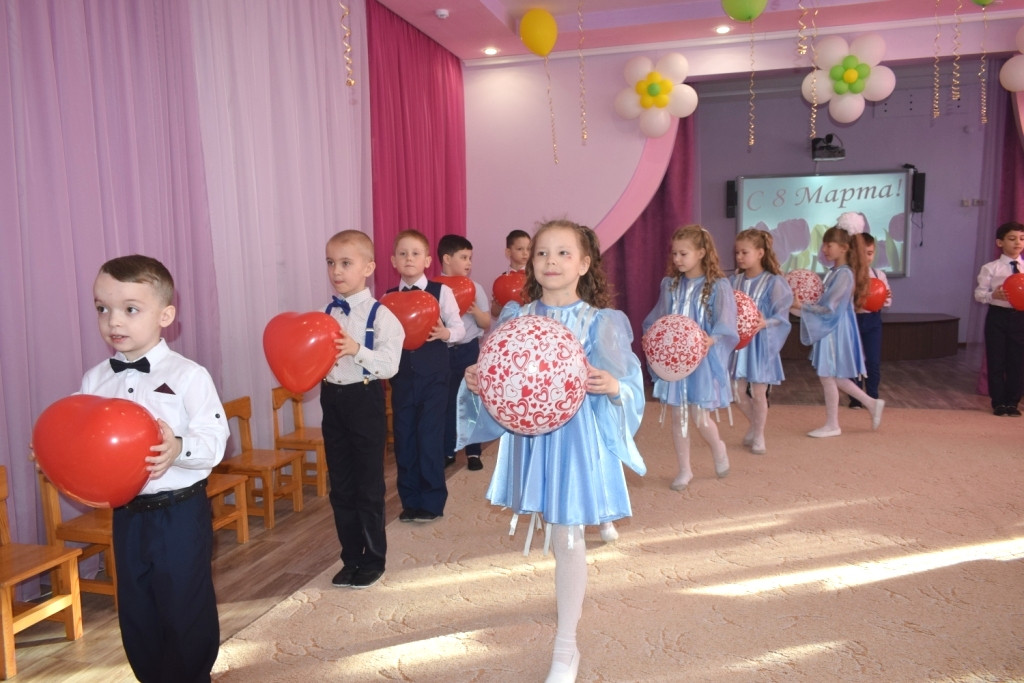 Утренник 8 Марта "Большой концерт для бабушек и мам"