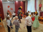 Закружила осень золотая...