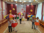Закружила осень золотая...