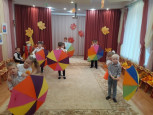 Закружила осень золотая...
