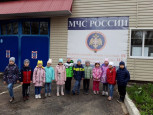 И ночью, и днём готовы пожарные к битве с огнём!