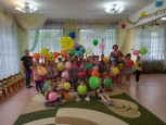 Летнее развлечение "Шары разноцветные над землей парят"