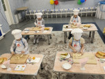 На базе детского сада проведен чемпионат "Азбука профессий", номинация "Поварское дело".