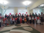 Утренник, посвященный Международному Женскому дню 8 Марта (старшая группа - 1, воспитатели Кузнецова Т.А., Куркула Е.Ю.)