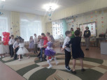 Утренник, посвященный Международному Женскому дню 8 Марта (старшая группа - 1, воспитатели Кузнецова Т.А., Куркула Е.Ю.)
