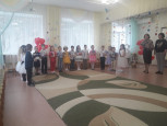 Утренник, посвященный Международному Женскому дню 8 Марта (старшая группа - 1, воспитатели Кузнецова Т.А., Куркула Е.Ю.)