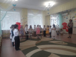 Утренник, посвященный Международному Женскому дню 8 Марта (старшая группа - 1, воспитатели Кузнецова Т.А., Куркула Е.Ю.)