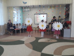 Утренник, посвященный Международному Женскому дню 8 Марта (подготовительная группа - 1, воспитатели Уразова Г.В., Петрова В.В.)