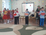 Утренник, посвященный Международному Женскому дню 8 Марта (подготовительная группа - 1, воспитатели Уразова Г.В., Петрова В.В.)