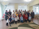 Утренник, посвященный Международному Женскому дню 8 Марта (подготовительная группа - 1, воспитатели Уразова Г.В., Петрова В.В.)