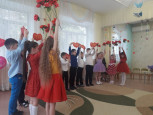 Утренник, посвященный Международному Женскому дню 8 Марта (подготовительная группа - 1, воспитатели Уразова Г.В., Петрова В.В.)
