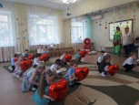 Утренник, посвященный Международному Женскому дню 8 Марта (старшая группа - 2, воспитатели Медведева Л.А., Бондарцева Т.В.)