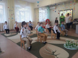 Утренник, посвященный Международному Женскому дню 8 Марта (старшая группа - 2, воспитатели Медведева Л.А., Бондарцева Т.В.)
