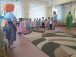 Утренник, посвященный Международному Женскому дню 8 Марта (средняя группа - 1, воспитатель Ефремова Я.Г.)