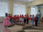 Утренник, посвященный Международному Женскому дню 8 Марта (средняя группа - 1, воспитатель Ефремова Я.Г.)