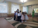 Утренник, посвященный Международному Женскому дню 8 Марта (средняя группа - 1, воспитатель Ефремова Я.Г.)