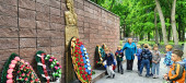 Экскурсия в парк "Орленок". Возложение цветов к мемориалу и могилам павшим воинам в ВОВ.