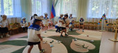 Летний праздник "Белые кораблики" 1, 2 мл.гр воспитатель Сычева Ю.С.