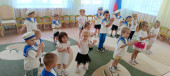 Летний праздник "Белые кораблики" 1, 2 мл.гр воспитатель Сычева Ю.С.