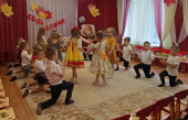 Праздник с участием родителей "Закружила листва золотая..." часть 3