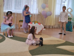 Международный женский день (8 Марта) - утренник старшая -1 группа