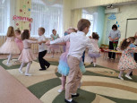 Международный женский день (8 Марта) - утренник старшая -1 группа