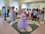 Международный женский день (8 Марта) - утренник подготовительная -2 группа