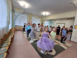 Международный женский день (8 Марта) - утренник подготовительная -2 группа
