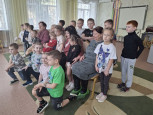 Беседа Совета ветеранов завода Вагонреммаш с детьми детского сада, посвященная освобождению города Воронежа от фашистских захватчиков.