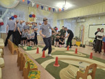 Праздник "Зарница", посвященный 23 февраля (совместно с родителями, старшая группа - 1) 