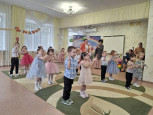 Утренник в средней группе - 1 , посвященный Международному женскому дню 