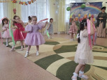 Утренник в средней группе - 1 , посвященный Международному женскому дню 