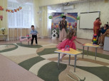 Утренник в средней группе - 1 , посвященный Международному женскому дню 
