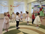 Утренник, посвященный Международному женскому дню (2 младшая - 1) воспитатель Ильина О.И. 