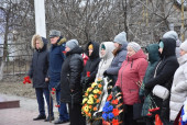 Возложение венков к мемориалу