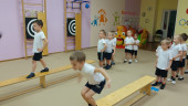 Физкультура в спортивном зале