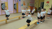 Физкультура в спортивном зале